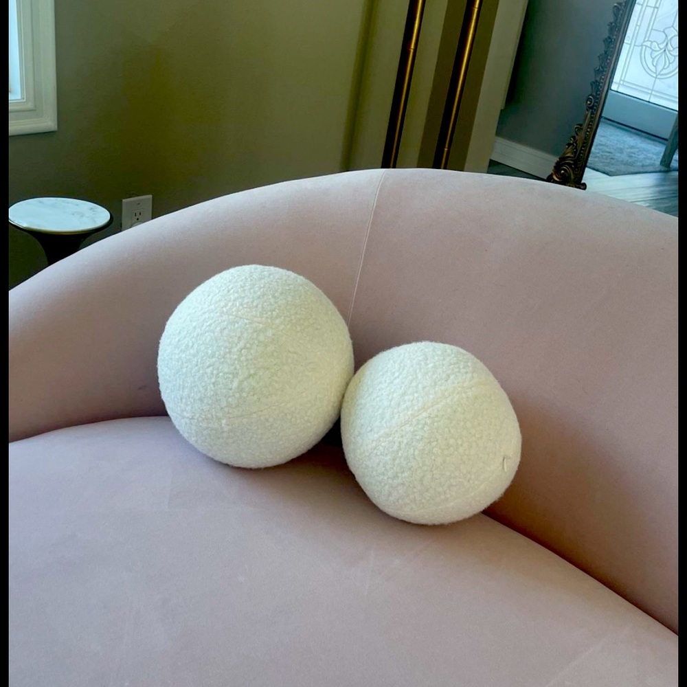 Boucle round trendy pillows